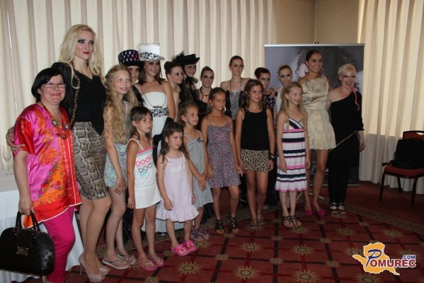 FOTO: Modna revija manekenske šole Tadeje Ternar